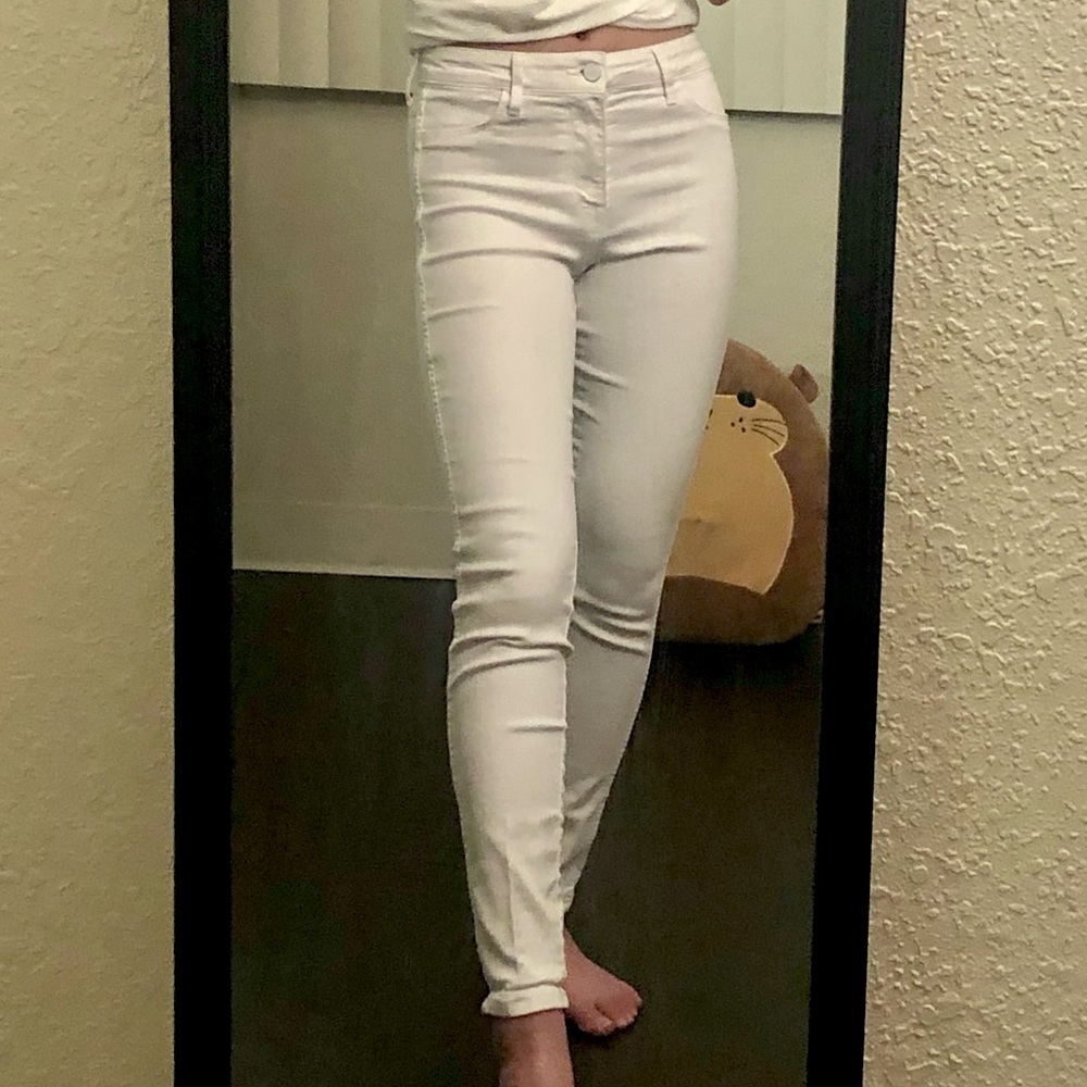 White denim pants
